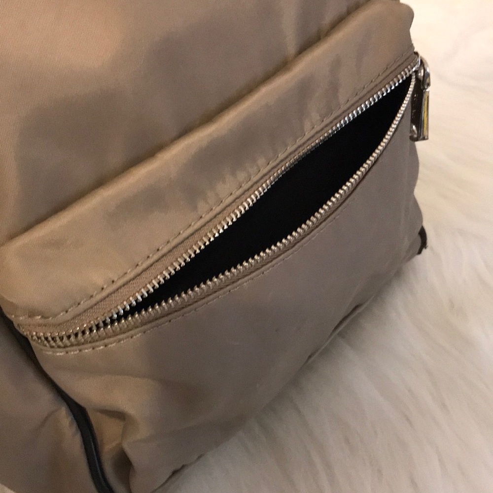 Backpack - Picture 4 of 8